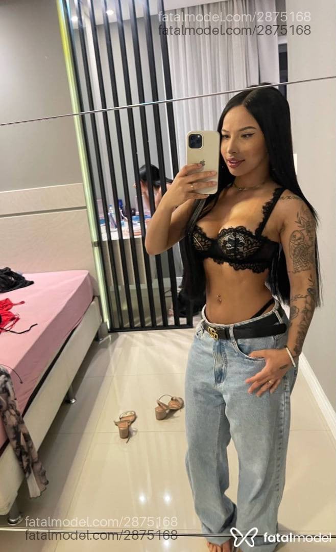 Acompanhante mulher com cabelo castanho de olhos castanhos - Tainá