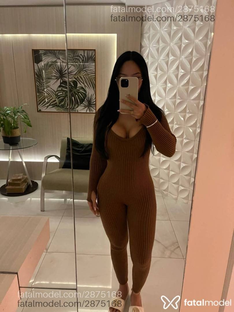 Acompanhante mulher com cabelo castanho de olhos castanhos - Tainá