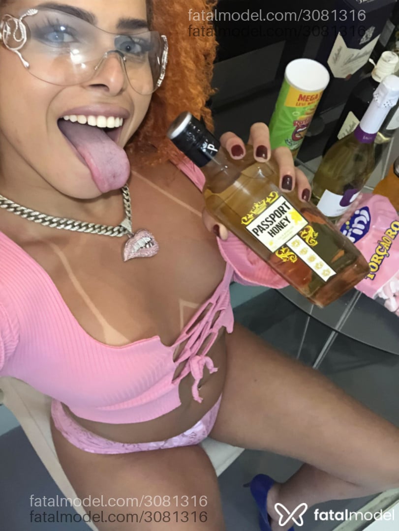 Acompanhante mulher trans ruiva (o) de olhos castanhos em Recife - Melynda