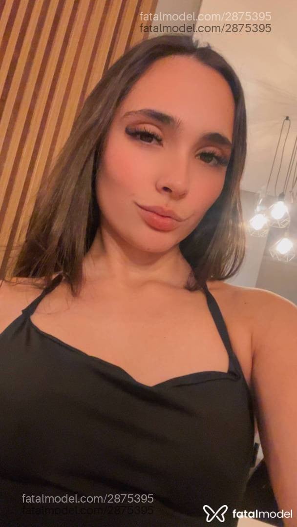 Acompanhante mulher com cabelo castanho de olhos castanhos - Beatriz
