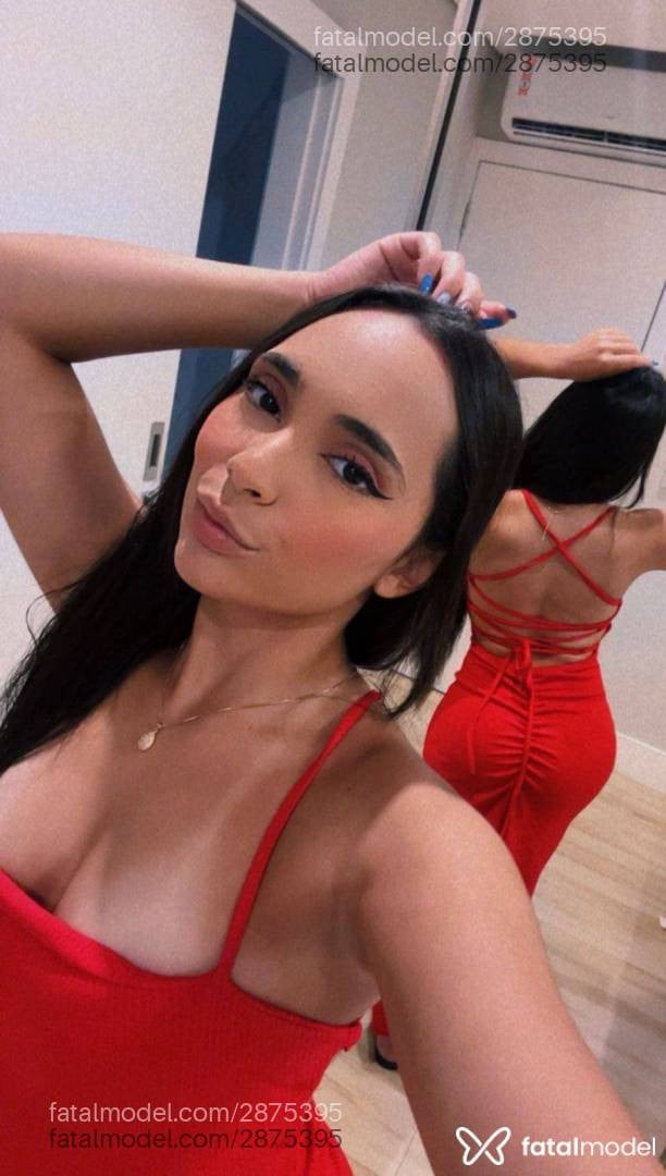 Acompanhante mulher com cabelo castanho de olhos castanhos - Beatriz