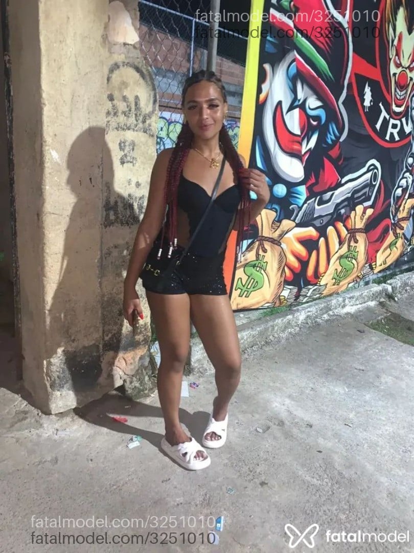Acompanhante mulher trans com cabelo castanho de olhos castanhos em Virtual - Sabrinna