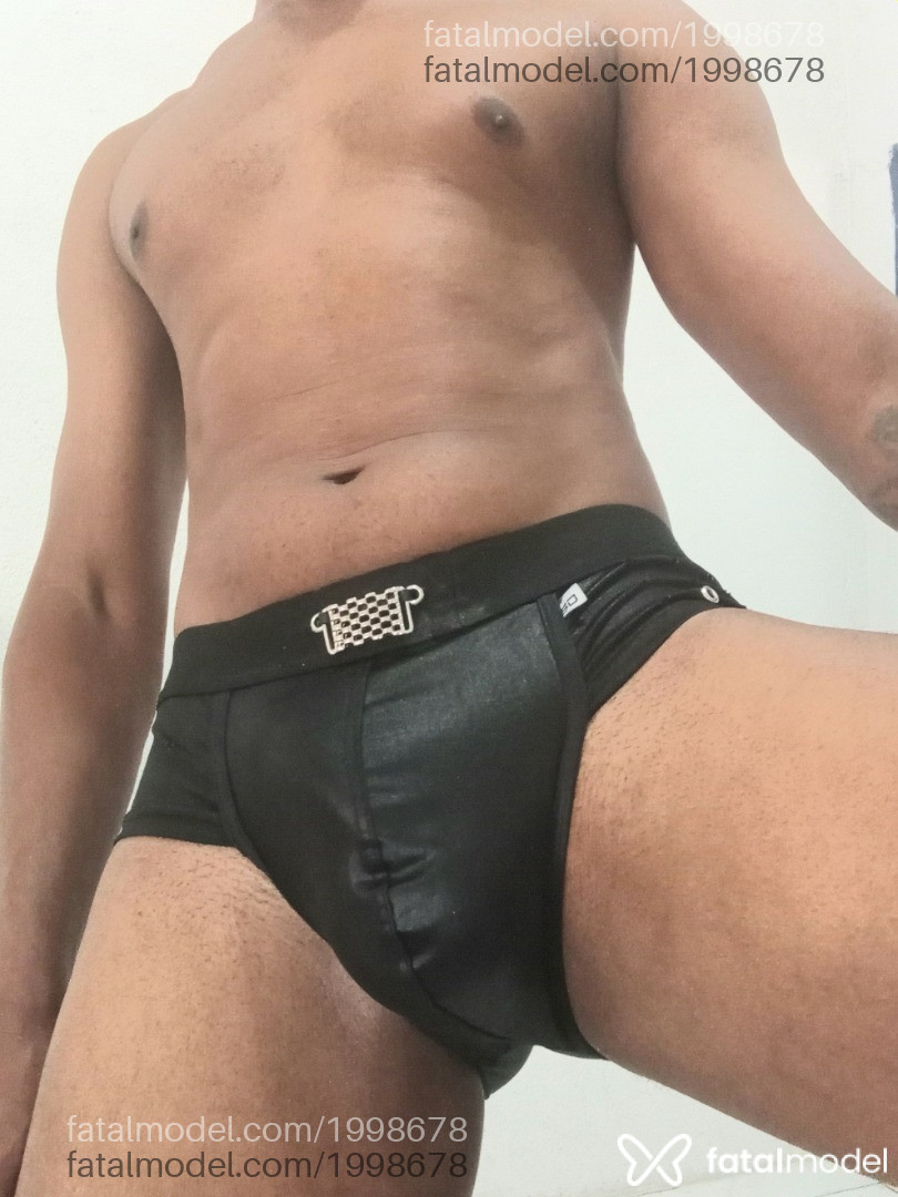 Acompanhante homem morena (o) de olhos castanhos em Virtual - Posuido