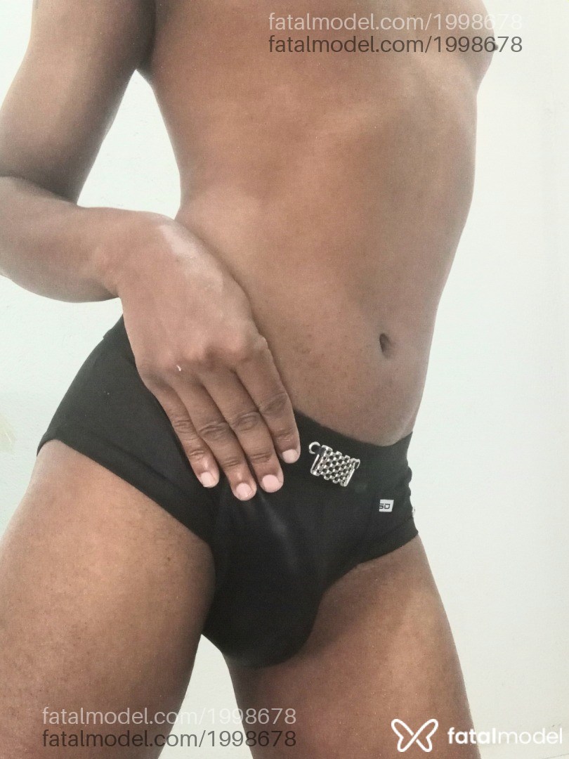 Acompanhante homem morena (o) de olhos castanhos em Virtual - Posuido