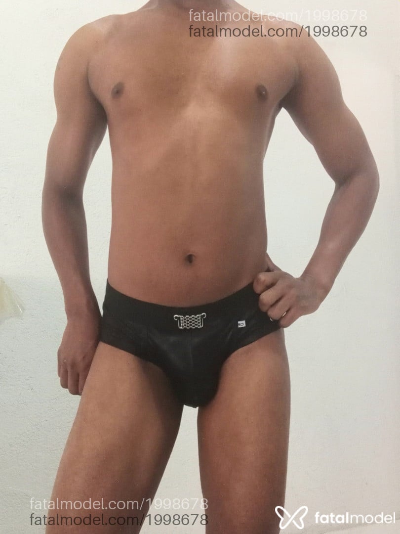 Acompanhante homem morena (o) de olhos castanhos em Virtual - Posuido