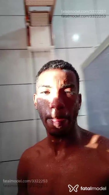 Acompanhante homem morena (o) de olhos pretos - Nicolas Acompanhante homem morena (o) de olhos pretos - Nicolas