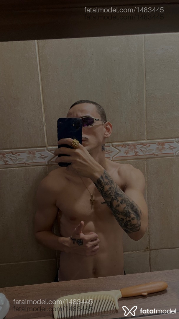 Acompanhante homem loira (o) de olhos castanhos em Virtual - Astro