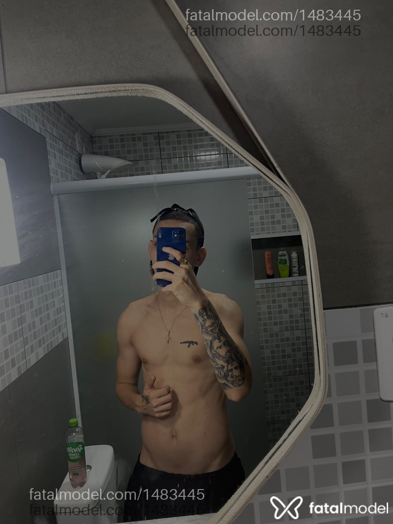 Acompanhante homem loira (o) de olhos castanhos em Virtual - Astro