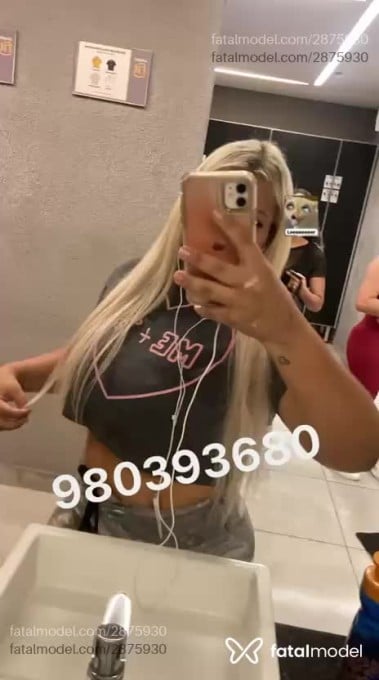 Acompanhante mulher loira (o) de olhos castanhos - Wechella Silva Acompanhante mulher loira (o) de olhos castanhos - Wechella Silva