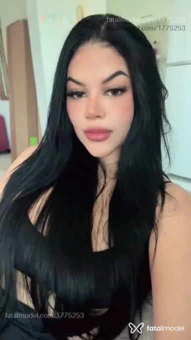 Acompanhante mulher com cabelo castanho de olhos castanhos em Teresópolis - Caroline