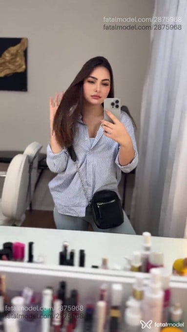 Acompanhante mulher com cabelo castanho de olhos mel em Curitiba - Sexxymommy