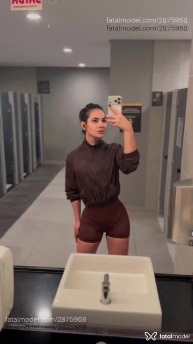 Acompanhante mulher com cabelo castanho de olhos mel em Curitiba - Sexxymommy
