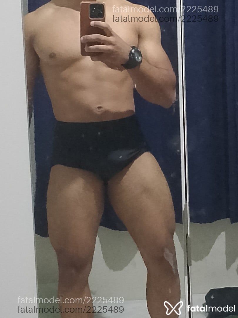 Acompanhante homem morena (o) de olhos castanhos em Araguari - Carlos