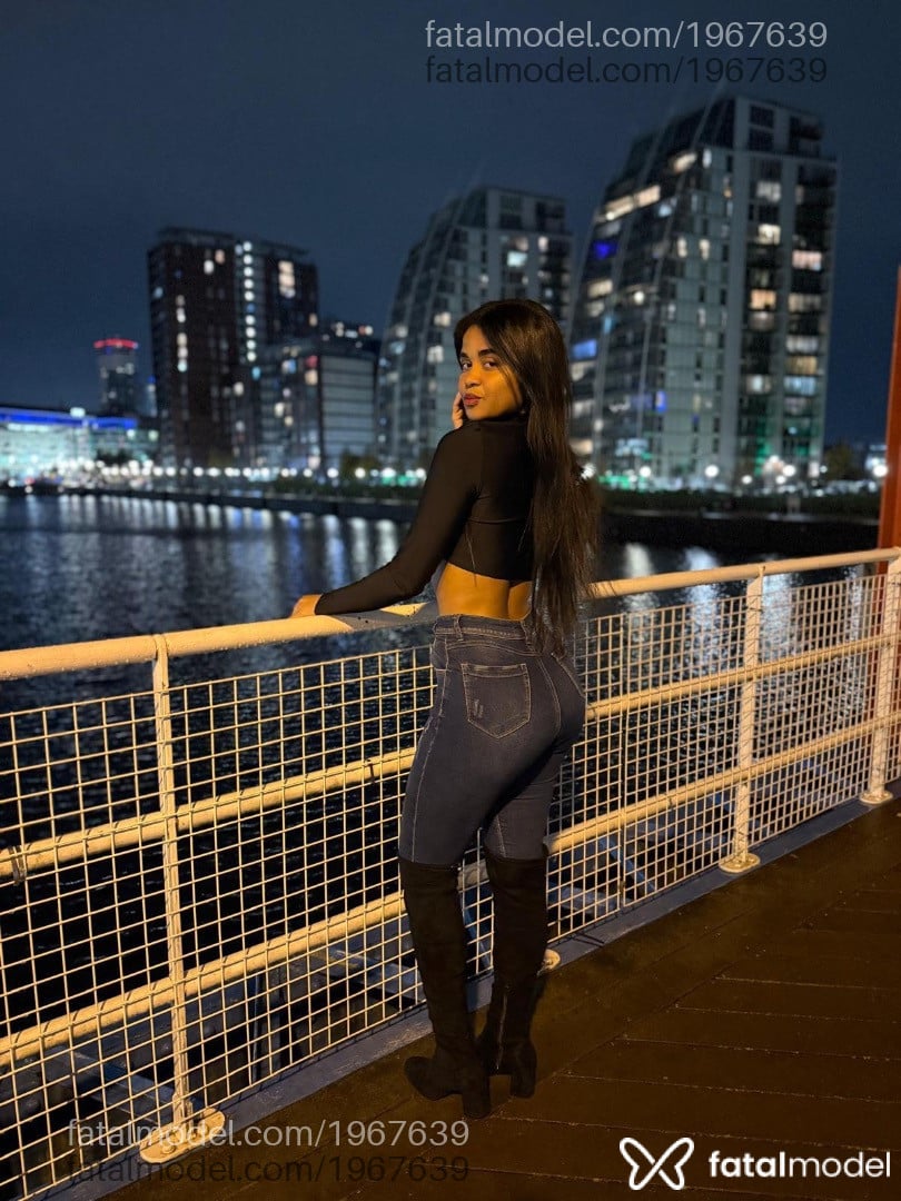 Acompanhante mulher morena (o) de olhos pretos em São Paulo - Mirella ferraz