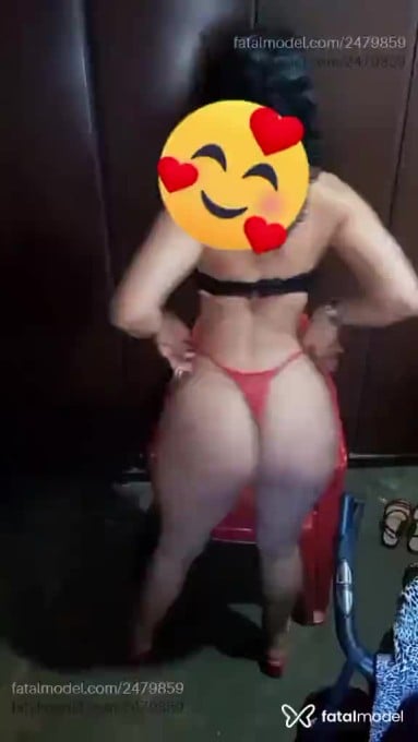 Acompanhante mulher morena (o) de olhos pretos - Triz Sol Acompanhante mulher morena (o) de olhos pretos - Triz Sol