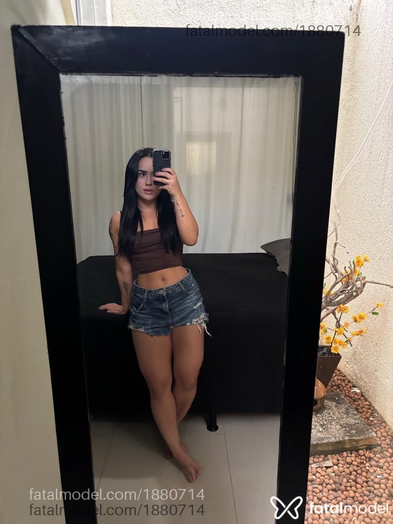 Acompanhante mulher com cabelo castanho de olhos castanhos em Goiânia - Julia