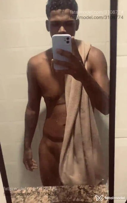 Acompanhante homem com cabelo grisalho de olhos pretos em Rio de Janeiro - Kong Black