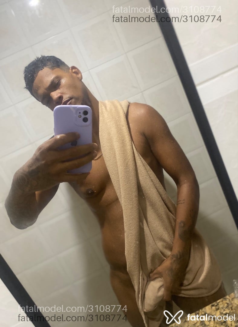 Acompanhante homem com cabelo grisalho de olhos pretos em Rio de Janeiro - Kong Black