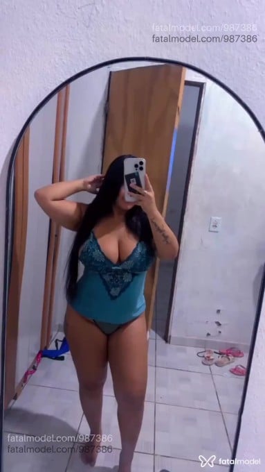 Acompanhante mulher com cabelo castanho de olhos cinza em Maceió - Letícia Ferraz