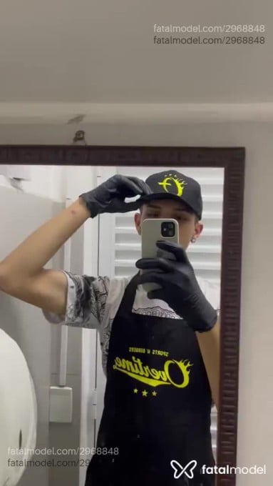 Acompanhante homem com cabelo castanho de olhos castanhos em Curitiba Acompanhante homem com cabelo castanho de olhos castanhos em Curitiba - Gustavo Lavelle