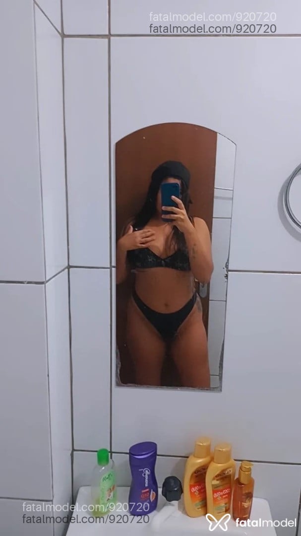 Acompanhante mulher com cabelo castanho de olhos castanhos em Araçagi - Kátia