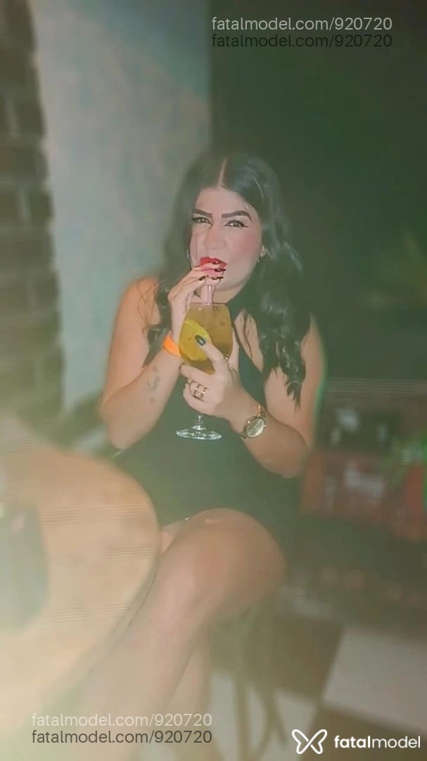 Acompanhante mulher com cabelo castanho de olhos castanhos em Araçagi - Kátia