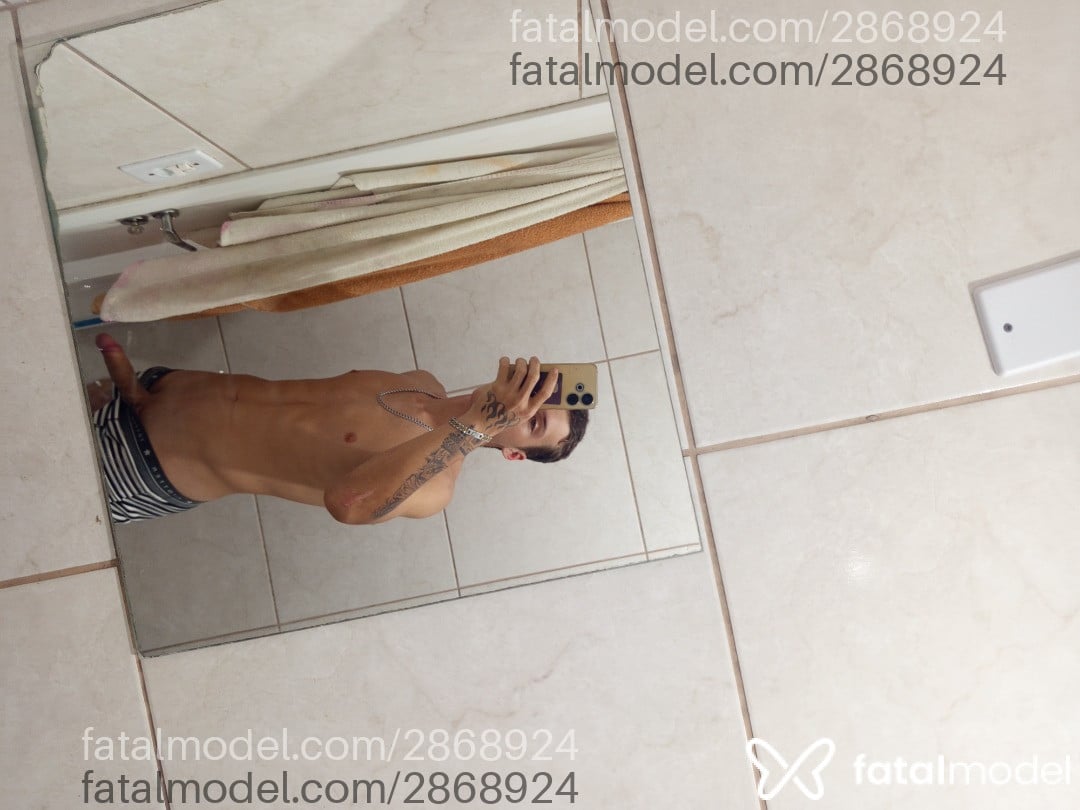 Acompanhante homem com cabelo castanho de olhos verdes em Joinville Acompanhante homem com cabelo castanho de olhos verdes em Joinville - Silva