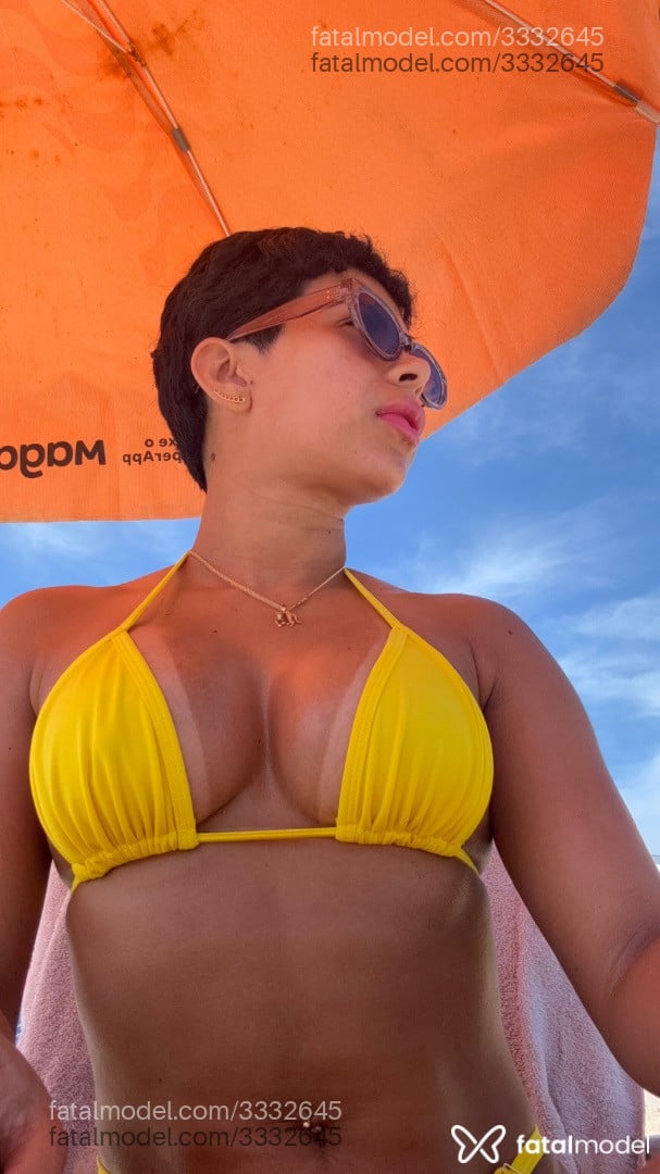 Acompanhante mulher morena (o) de olhos castanhos em Araxá - Heloísa