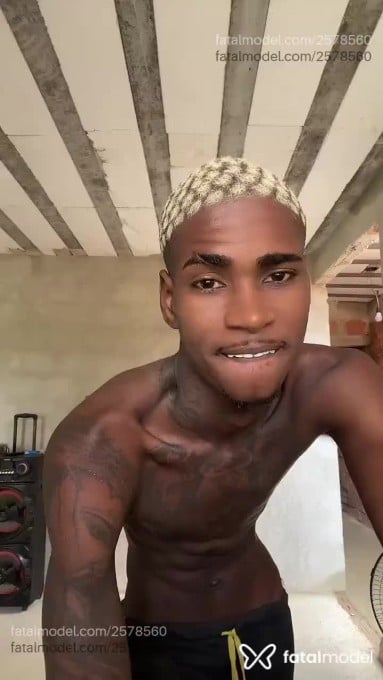 Acompanhante homem com cabelo castanho de olhos castanhos em Rio de Janeiro - Pretin