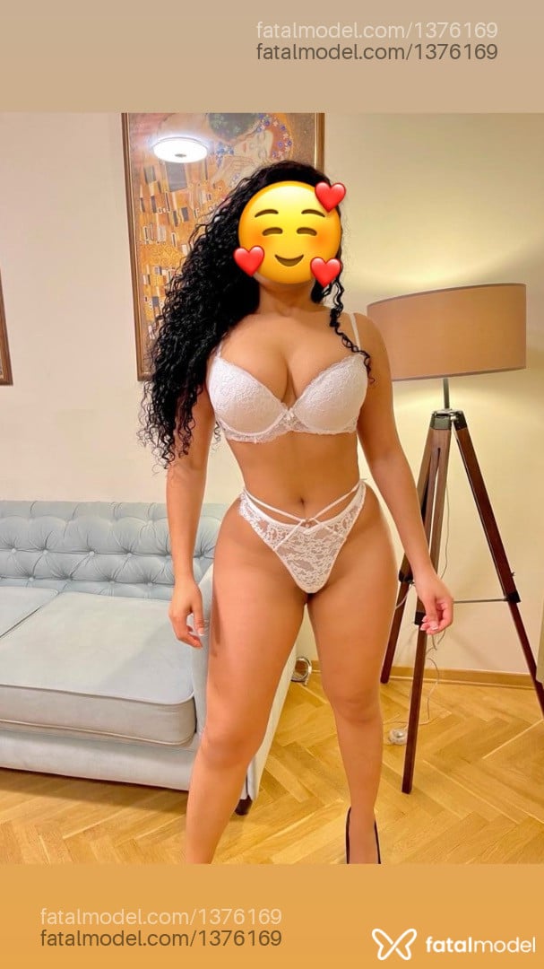 Acompanhante mulher morena (o) de olhos castanhos - Carla
