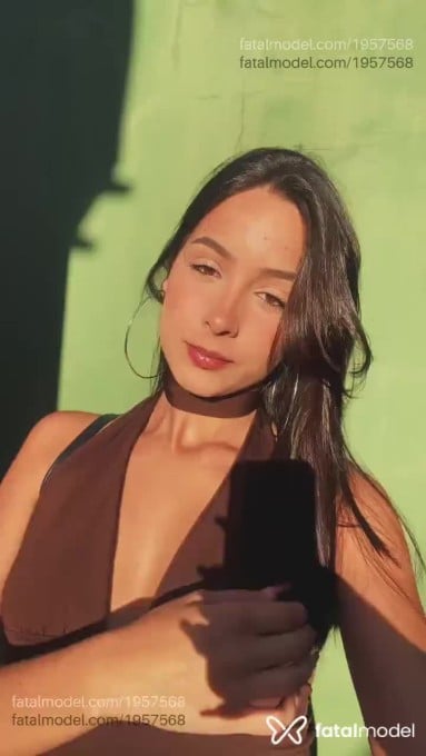 Acompanhante mulher com cabelo castanho de olhos mel em Goiânia - Sabrina
