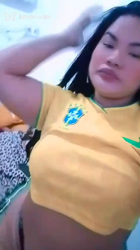 Acompanhante mulher morena (o) de olhos pretos - Giovanna Acompanhante mulher morena (o) de olhos pretos - Giovanna
