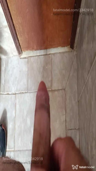 Acompanhante homem com cabelo castanho de olhos verdes - Junior Acompanhante homem com cabelo castanho de olhos verdes - Junior