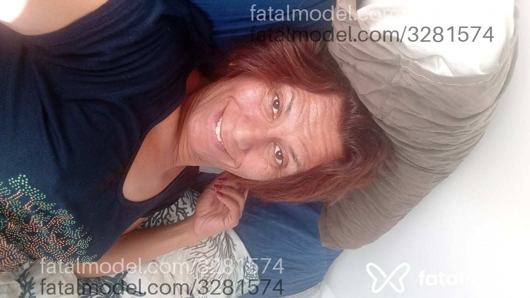 Acompanhante não-binário ruiva (o) de olhos castanhos - Suzy Scaranzy Acompanhante não-binário ruiva (o) de olhos castanhos - Suzy Scaranzy