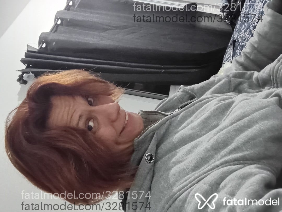 Acompanhante não-binário ruiva (o) de olhos castanhos - Suzy Scaranzy Acompanhante não-binário ruiva (o) de olhos castanhos - Suzy Scaranzy