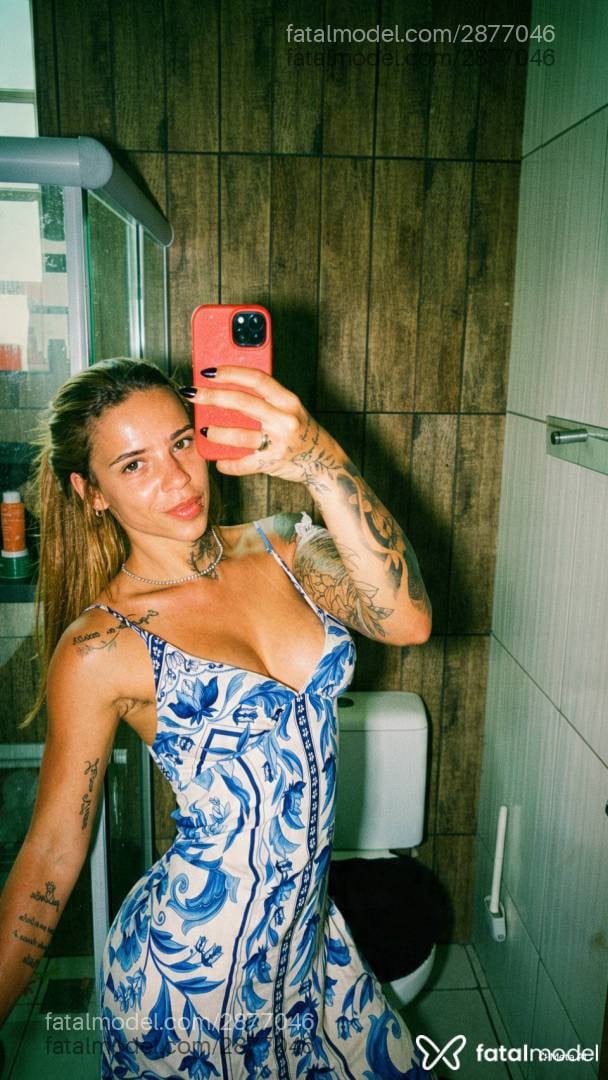 Acompanhante mulher com cabelo castanho de olhos castanhos - Brenda Falca