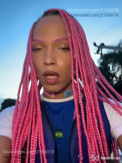 Acompanhante mulher trans ruiva (o) de olhos castanhos em Virtual - Kawaiuwu
