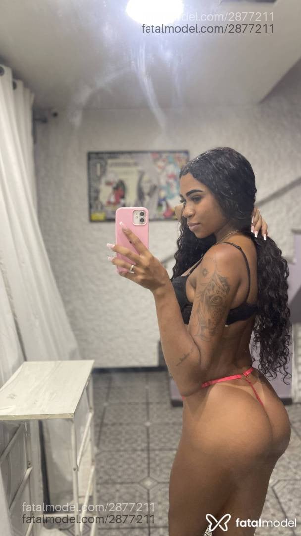 Acompanhante mulher com cabelo castanho de olhos pretos - Lays