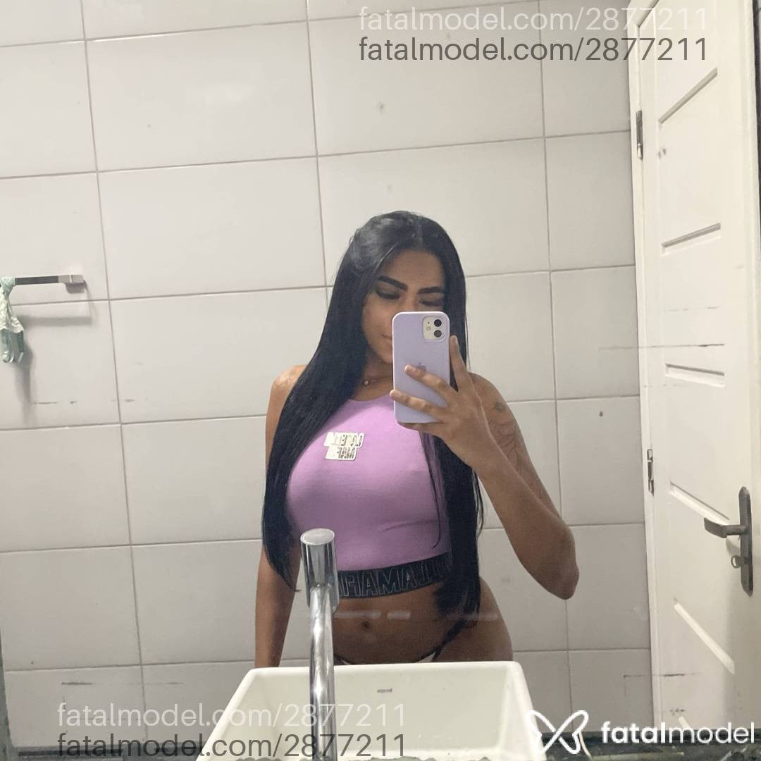 Acompanhante mulher com cabelo castanho de olhos pretos - Lays
