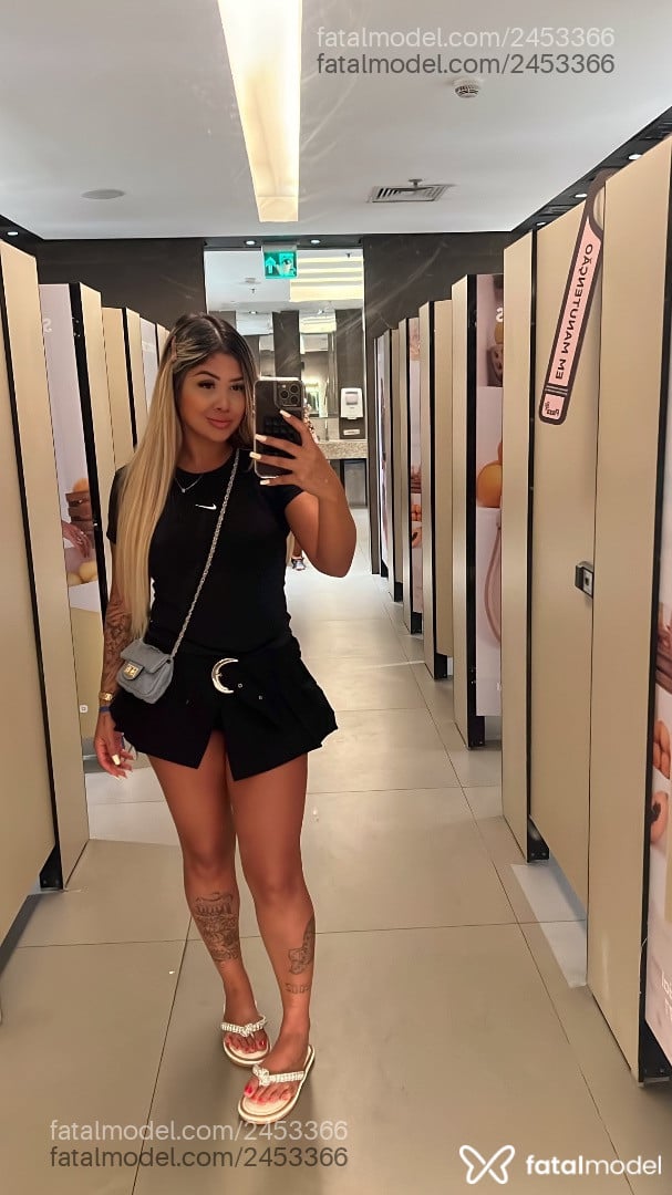Acompanhante mulher loira (o) de olhos castanhos - Melissa