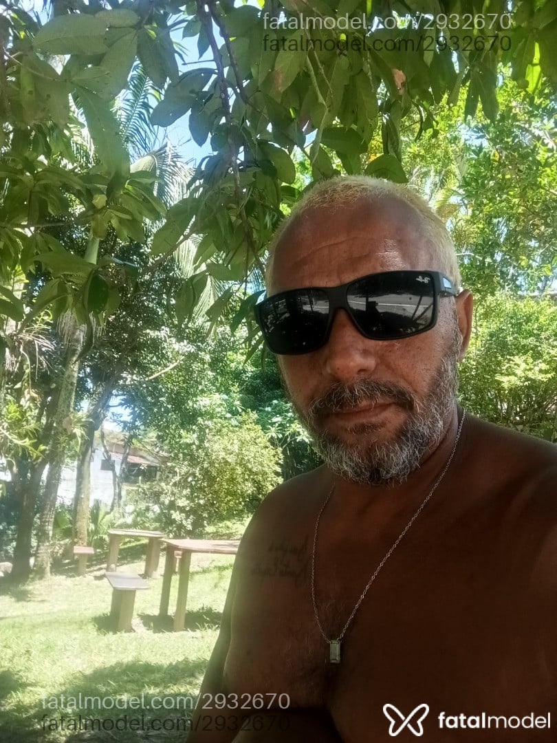 Acompanhante homem com cabelo grisalho de olhos castanhos em Cabo Frio Acompanhante homem com cabelo grisalho de olhos castanhos em Cabo Frio - Morenocf