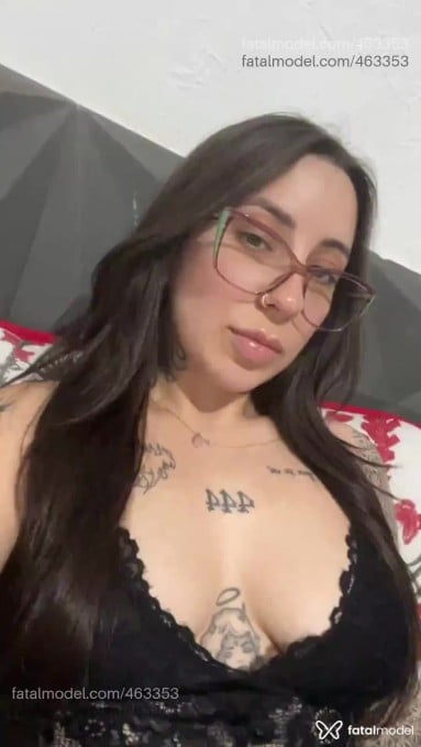 Acompanhante mulher com cabelo castanho de olhos mel em Canoas - Eduarda Paz