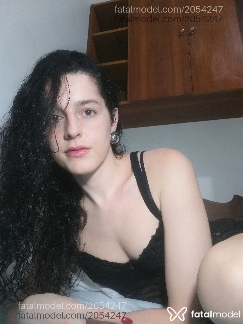 Acompanhante mulher trans morena (o) de olhos verdes em Divinópolis - Dita Faria