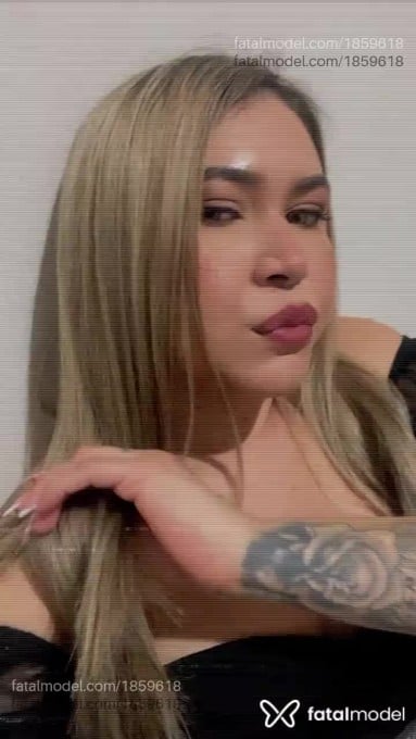 Acompanhante mulher loira (o) de olhos castanhos em Tubarão Acompanhante mulher loira (o) de olhos castanhos em Tubarão - Lya