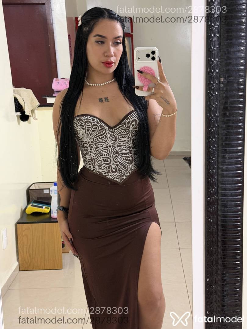 Acompanhante mulher morena (o) de olhos castanhos - Julie
