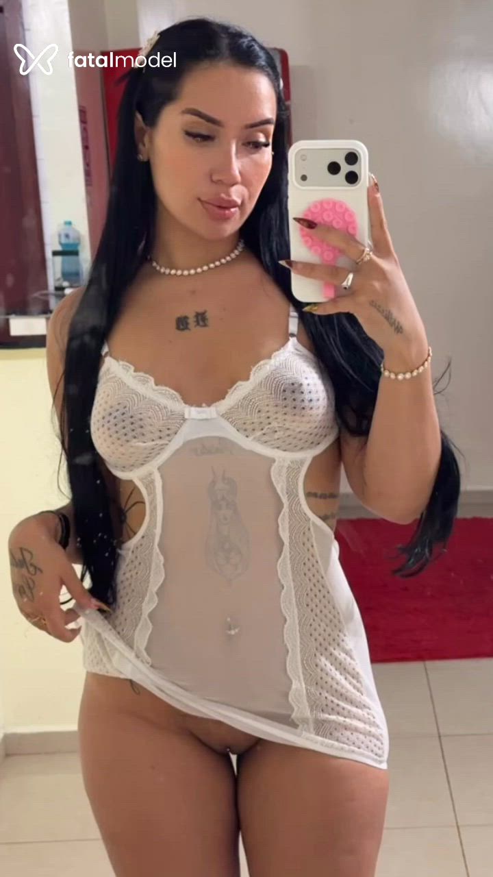 Acompanhante mulher morena (o) de olhos castanhos - Julie
