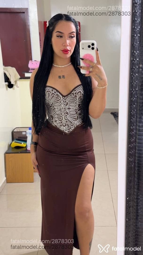 Acompanhante mulher morena (o) de olhos castanhos - Julie