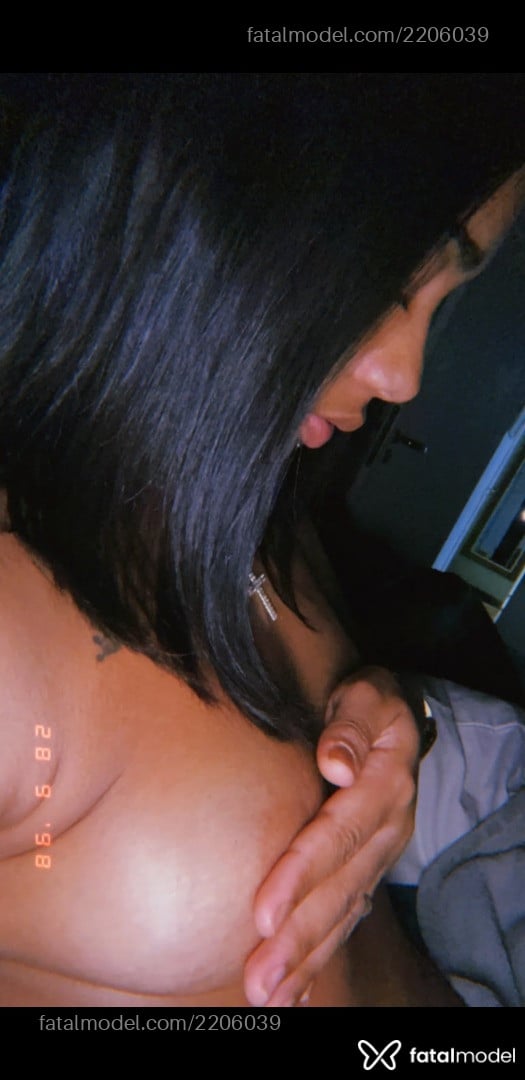 Acompanhante mulher morena (o) de olhos verdes em Araçatuba - Yndinarah