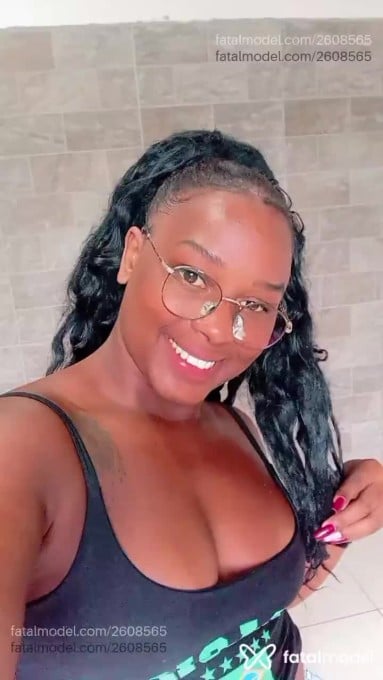 Acompanhante mulher com cabelo castanho de olhos pretos em Balneário Camboriú - Isa