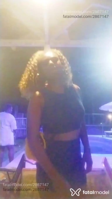 Acompanhante mulher com cabelo castanho de olhos pretos - Kikabombom